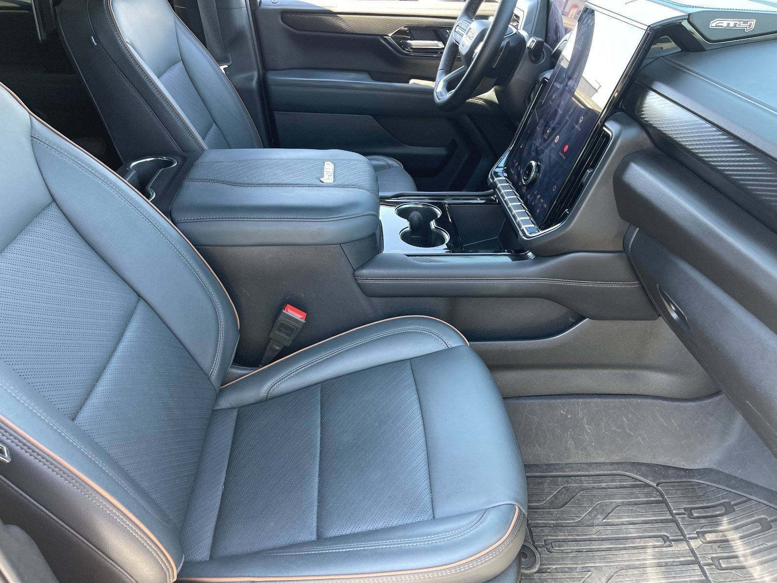 Certified 2025 GMC Yukon AT4 AWD/4WD image 13