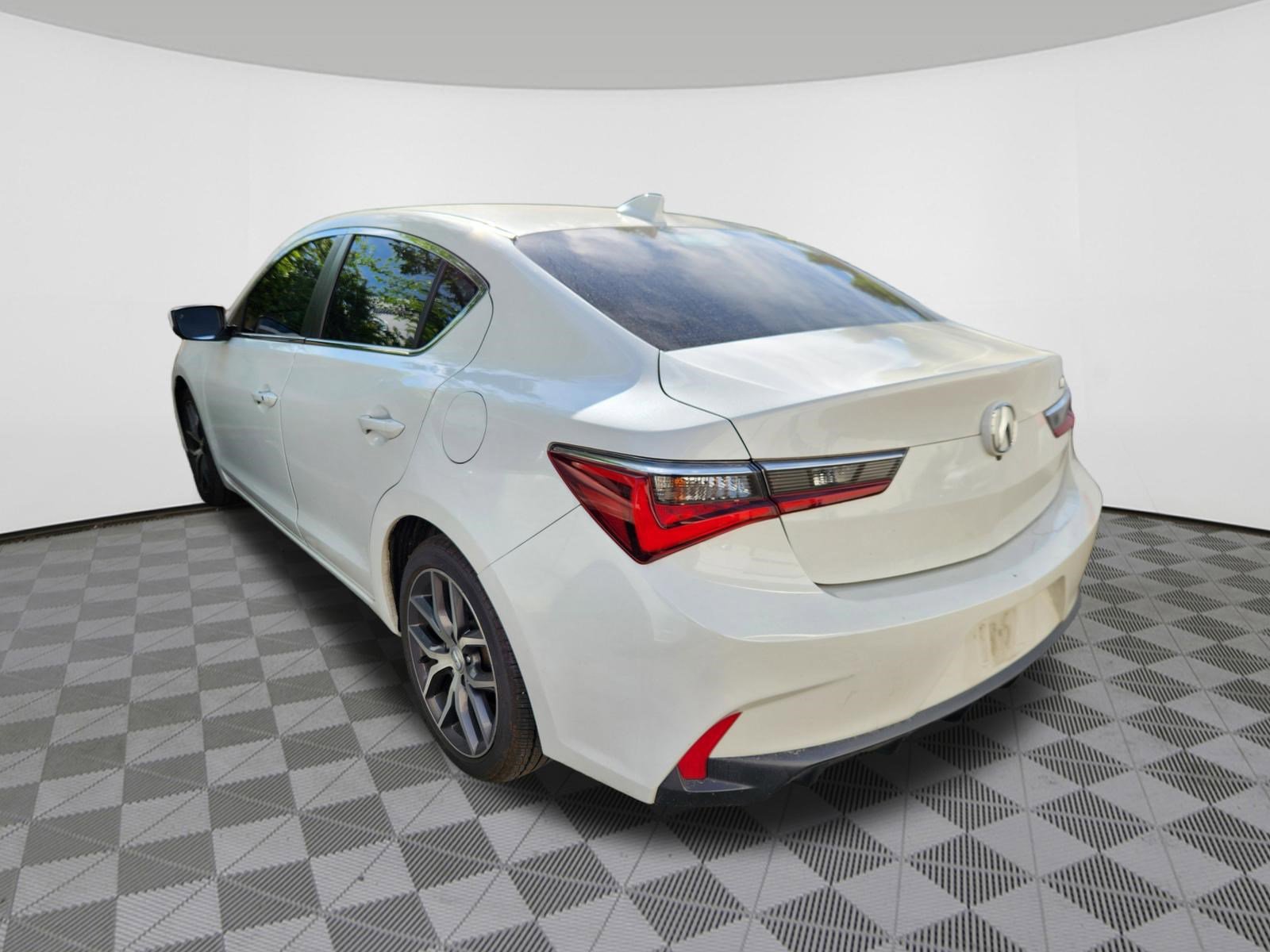 Used 2019 Acura ILX FWD image 3