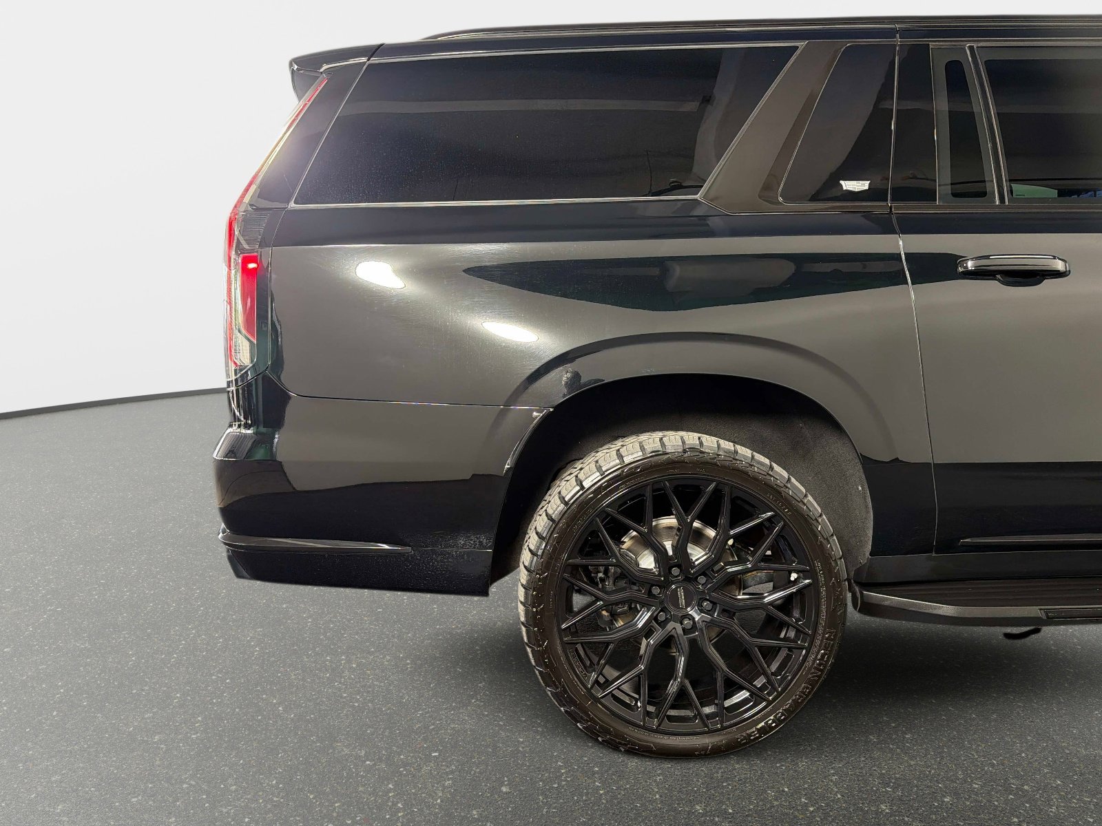 Used 2024 Cadillac Escalade ESV Luxury image 19