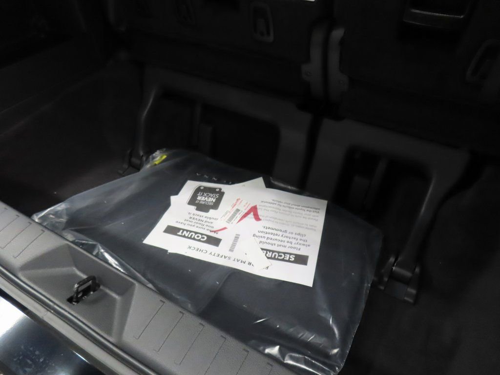 Used 2025 Toyota Sienna XSE image 33