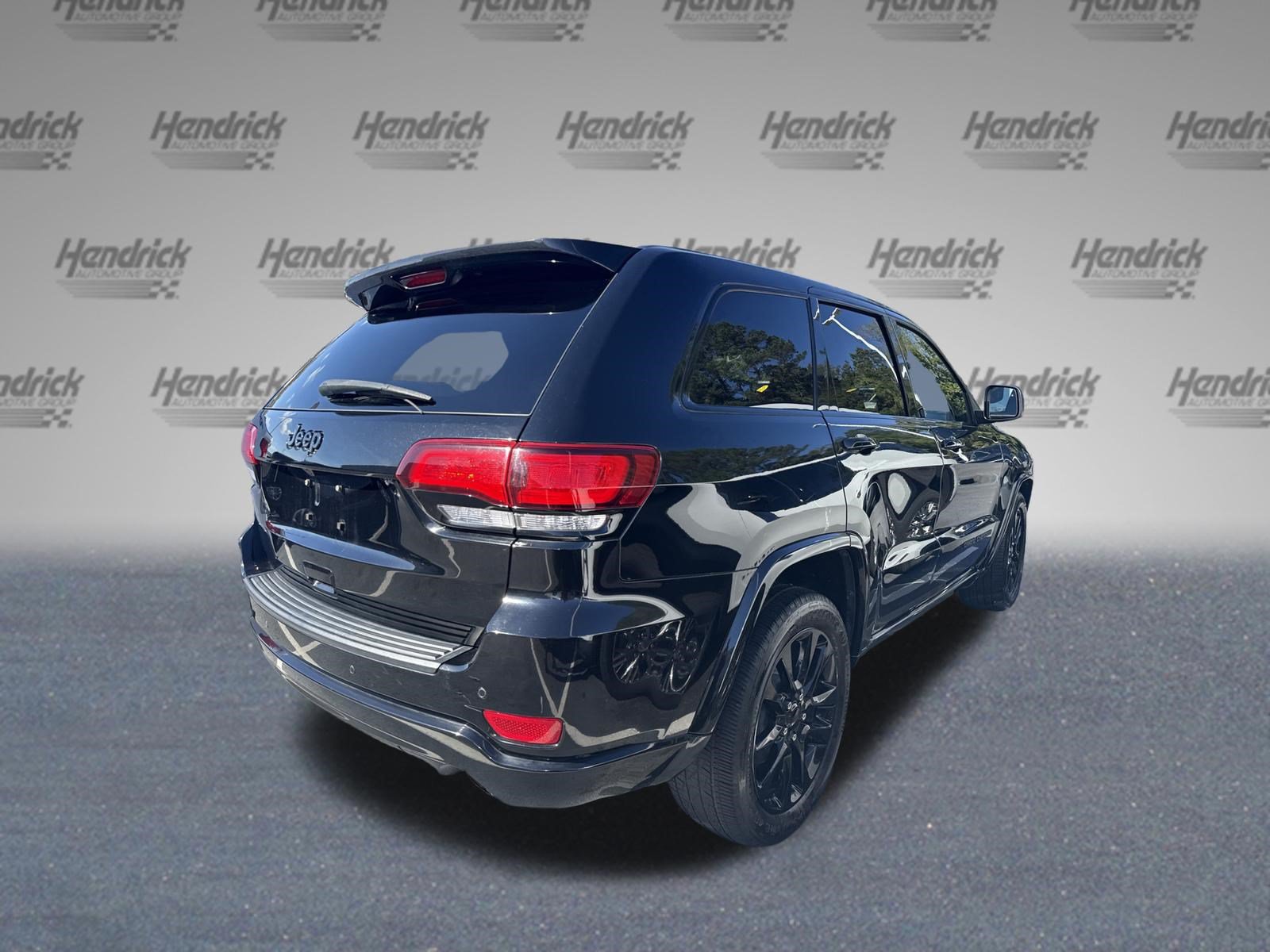 Used 2019 Jeep Grand Cherokee Altitude RWD image 9