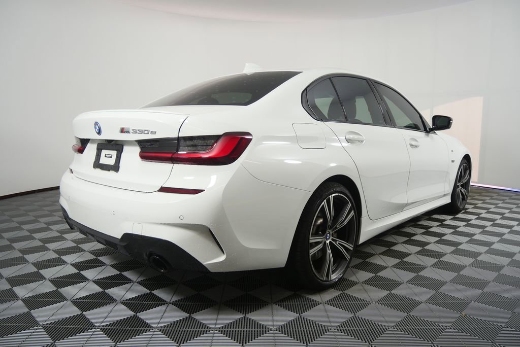 Used 2022 BMW 330e w/ M Sport Package RWD image 3