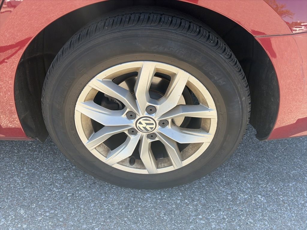 Used 2017 Volkswagen Passat 1.8T S image 12