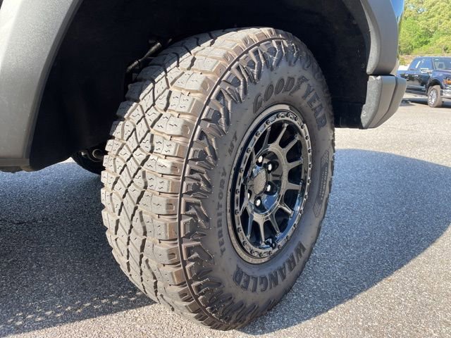 Used 2024 GMC Canyon AT4X w/ AT4X AEV Edition image 2