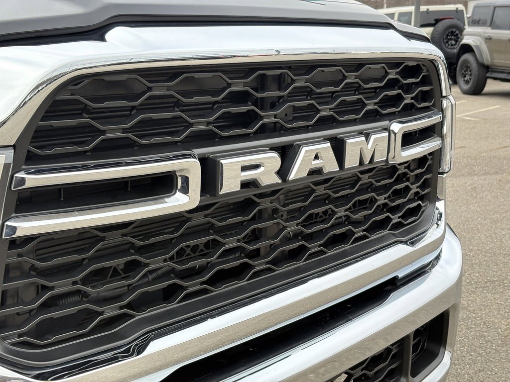 Used 2024 RAM 2500 Tradesman w/ Chrome Appearance Group image 9