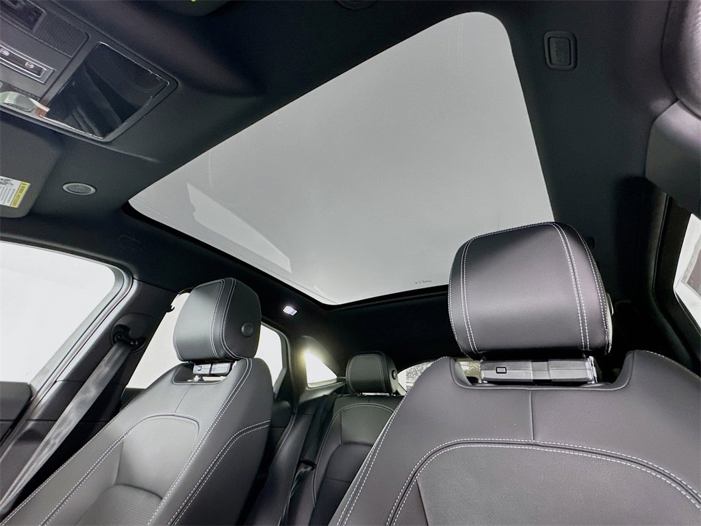 New 2024 Jaguar E-PACE R-Dynamic SE image 22