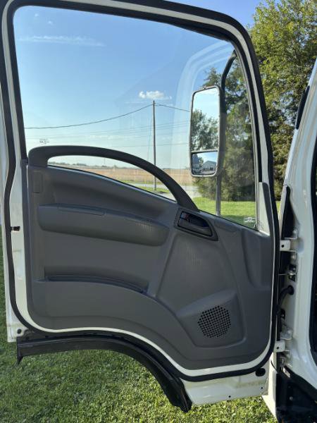 Used 2019 Isuzu NPR image 17