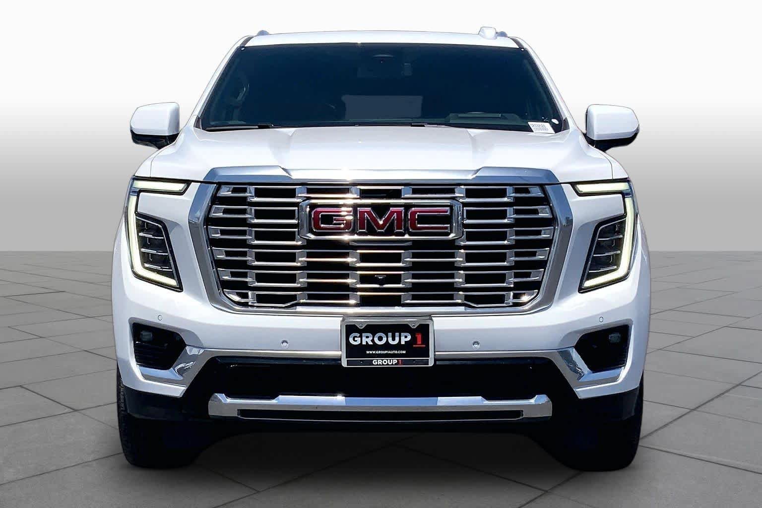 Used 2025 GMC Yukon XL Denali AWD/4WD image 4