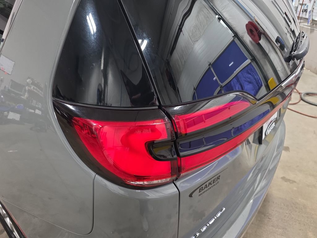 Used 2023 Chrysler Pacifica Touring-L image 35