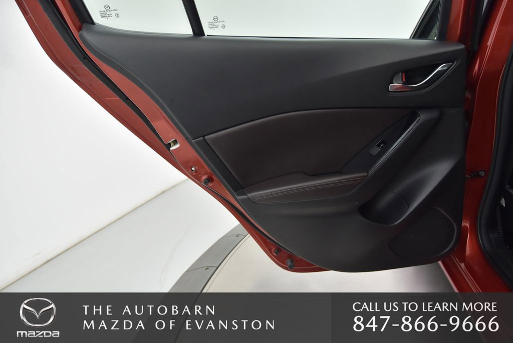 Used 2018 MAZDA MAZDA3 Grand Touring w/ Premium Equipment Package FWD image 31