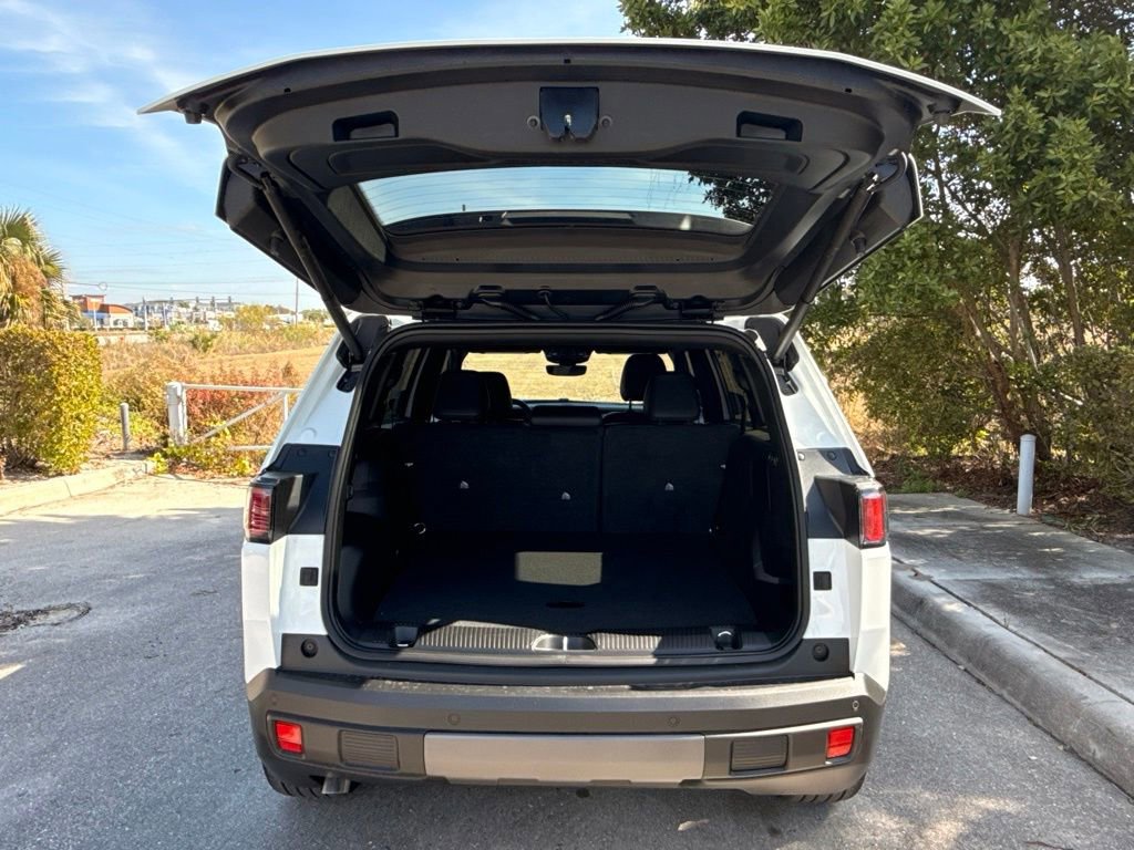 New 2026 Jeep Cherokee Overland image 42