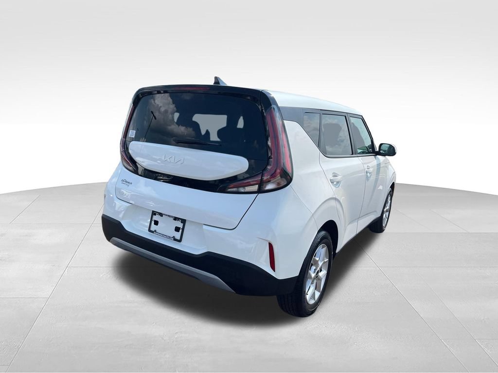 Used 2025 Kia Soul LX w/ LX Technology Package FWD image 6