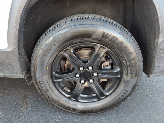 Used 2021 GMC Acadia AT4 w/ Preferred Package image 24