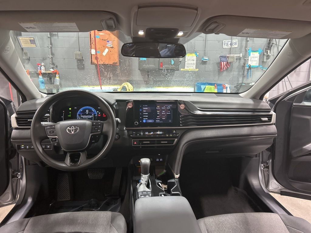 Used 2025 Toyota Camry LE image 18