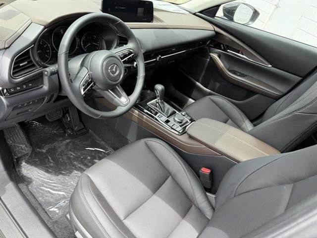New 2025 MAZDA CX-30 2.5 Turbo w/ Premium Plus Pkg image 2