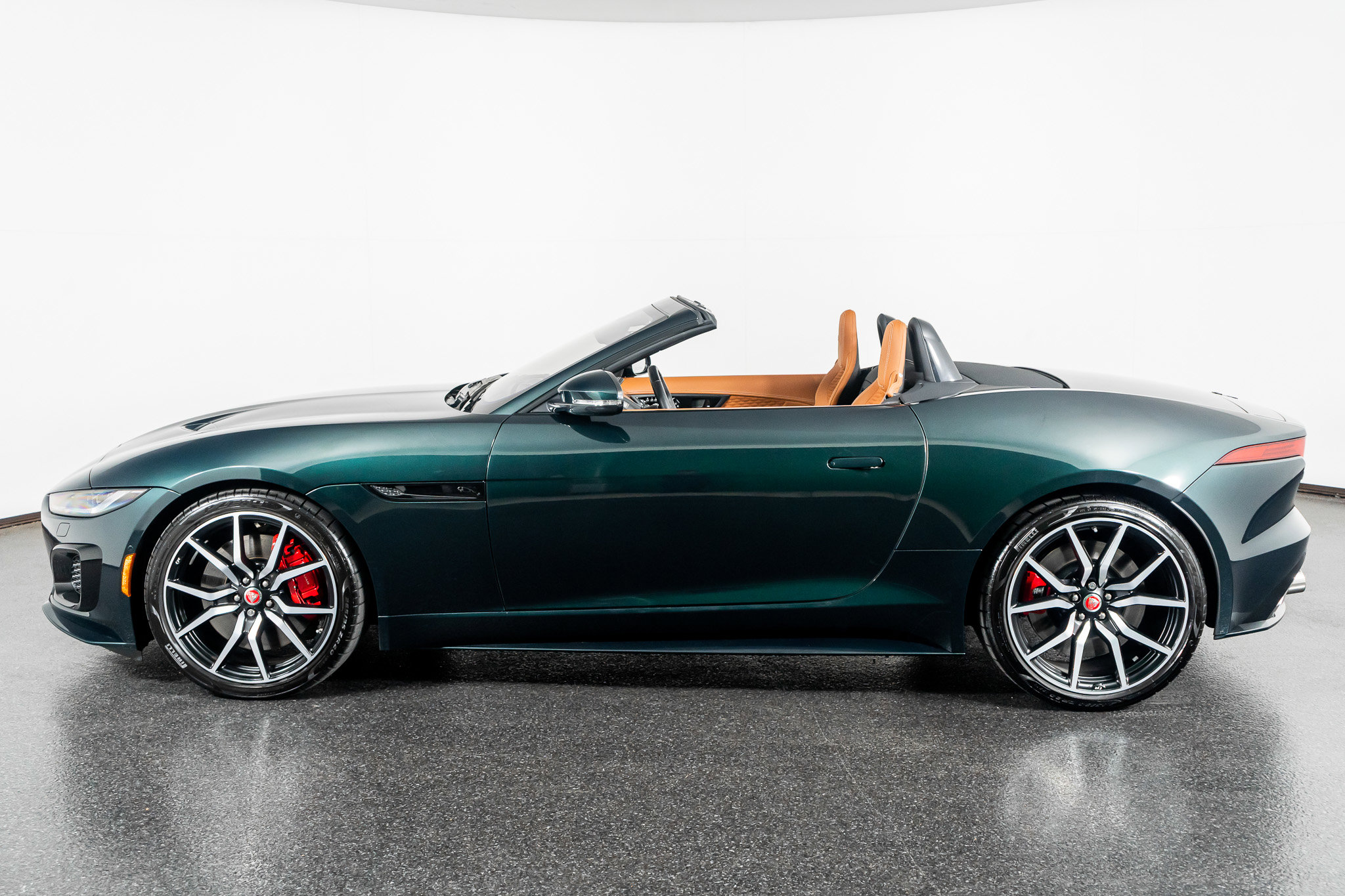 Used 2023 Jaguar F-TYPE R image 17