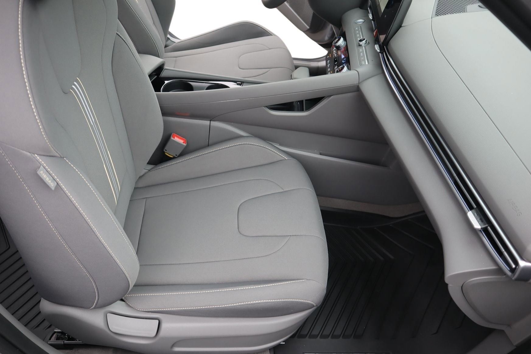 Certified 2025 Hyundai Elantra SEL image 20