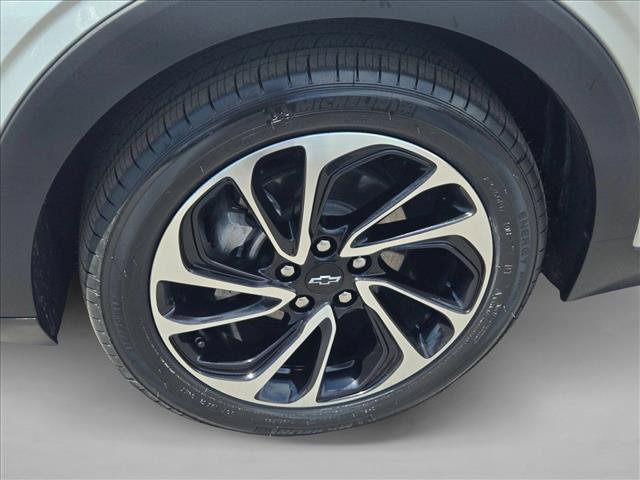 Used 2023 Chevrolet Bolt EUV Premier w/ Sun & Sound Package FWD image 22