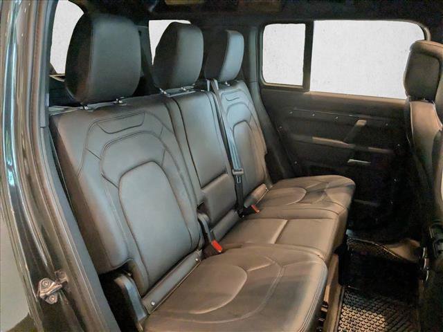 Used 2025 Land Rover Defender 110 X-Dynamic SE AWD/4WD image 19