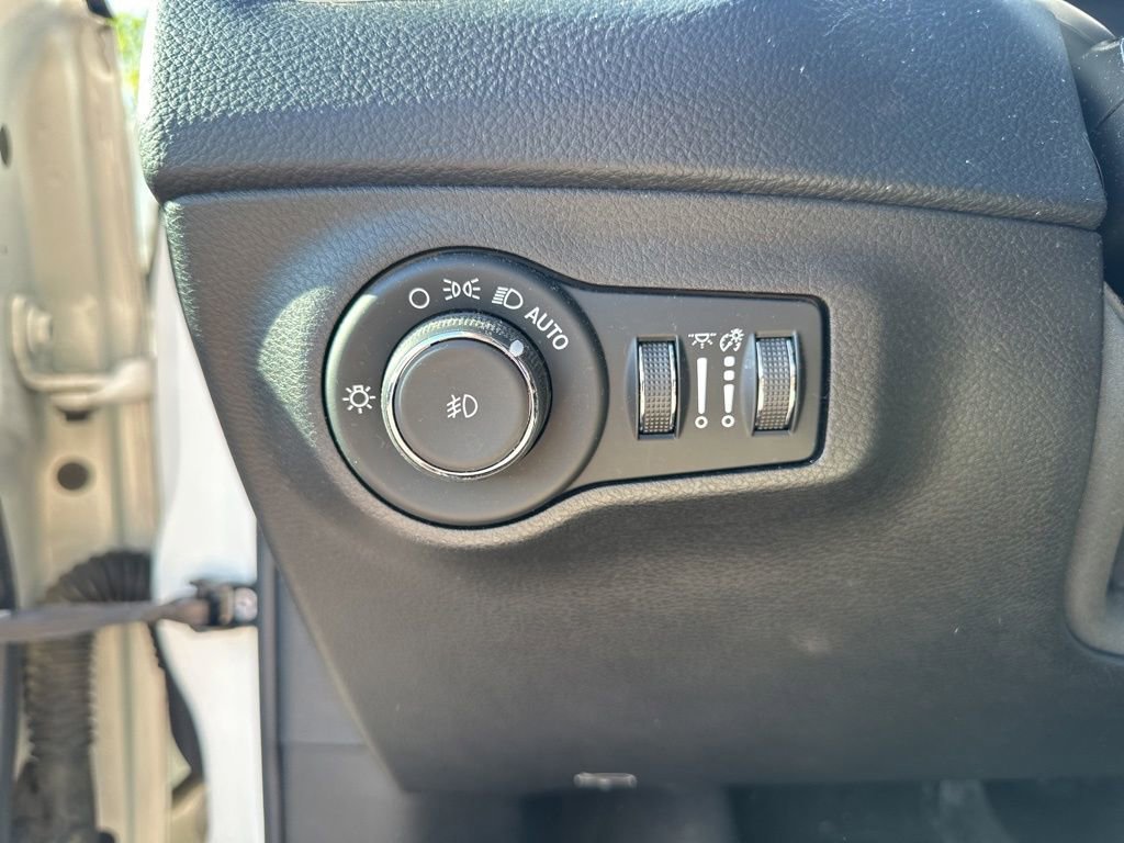 Used 2019 Jeep Compass Latitude w/ Popular Equipment Group image 17