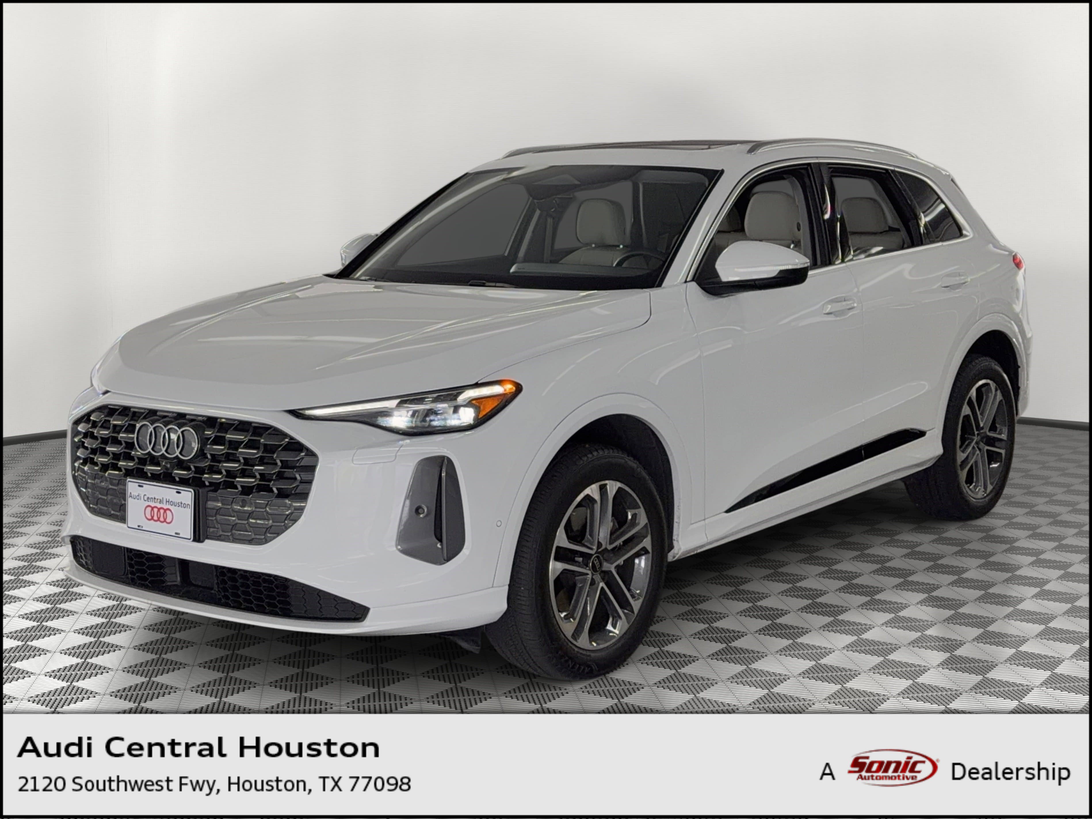 Used 2025 Audi Q5 Premium Plus w/ Premium Plus image 1