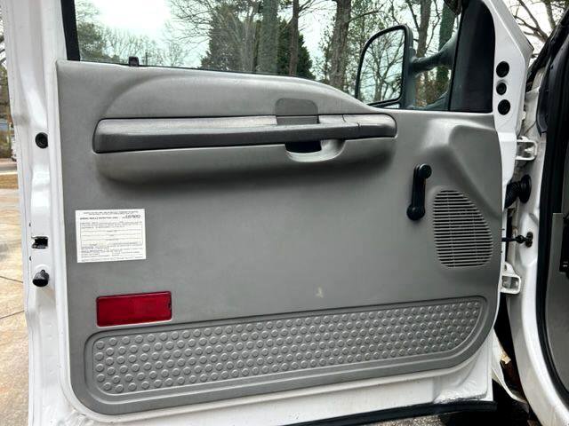 Used 2004 Ford F350 XL image 26