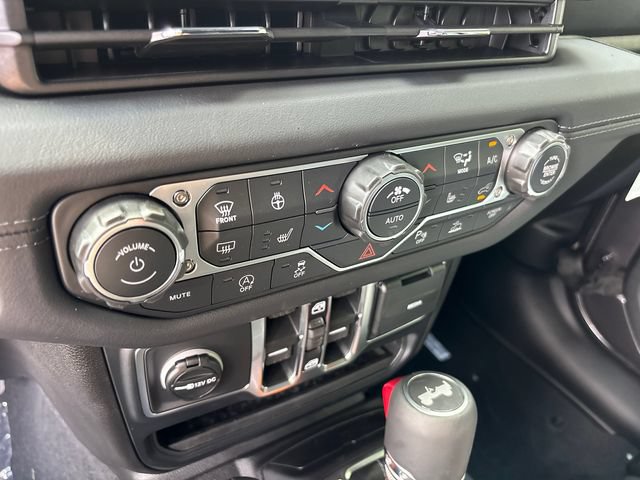 New 2027 Jeep Wrangler Unlimited Sahara AWD/4WD image 22
