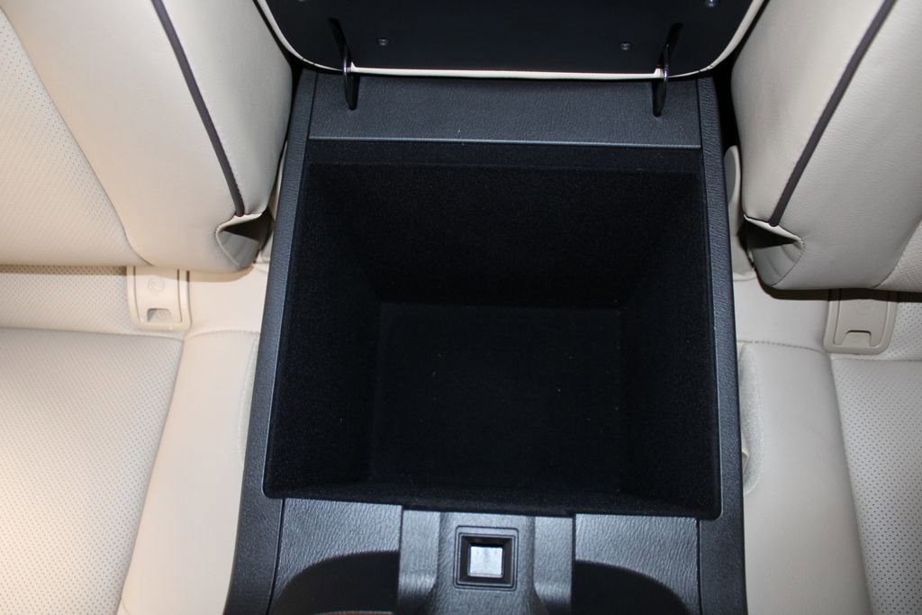 Used 2024 Nissan Armada SL w/ Captain's Chairs Package image 40