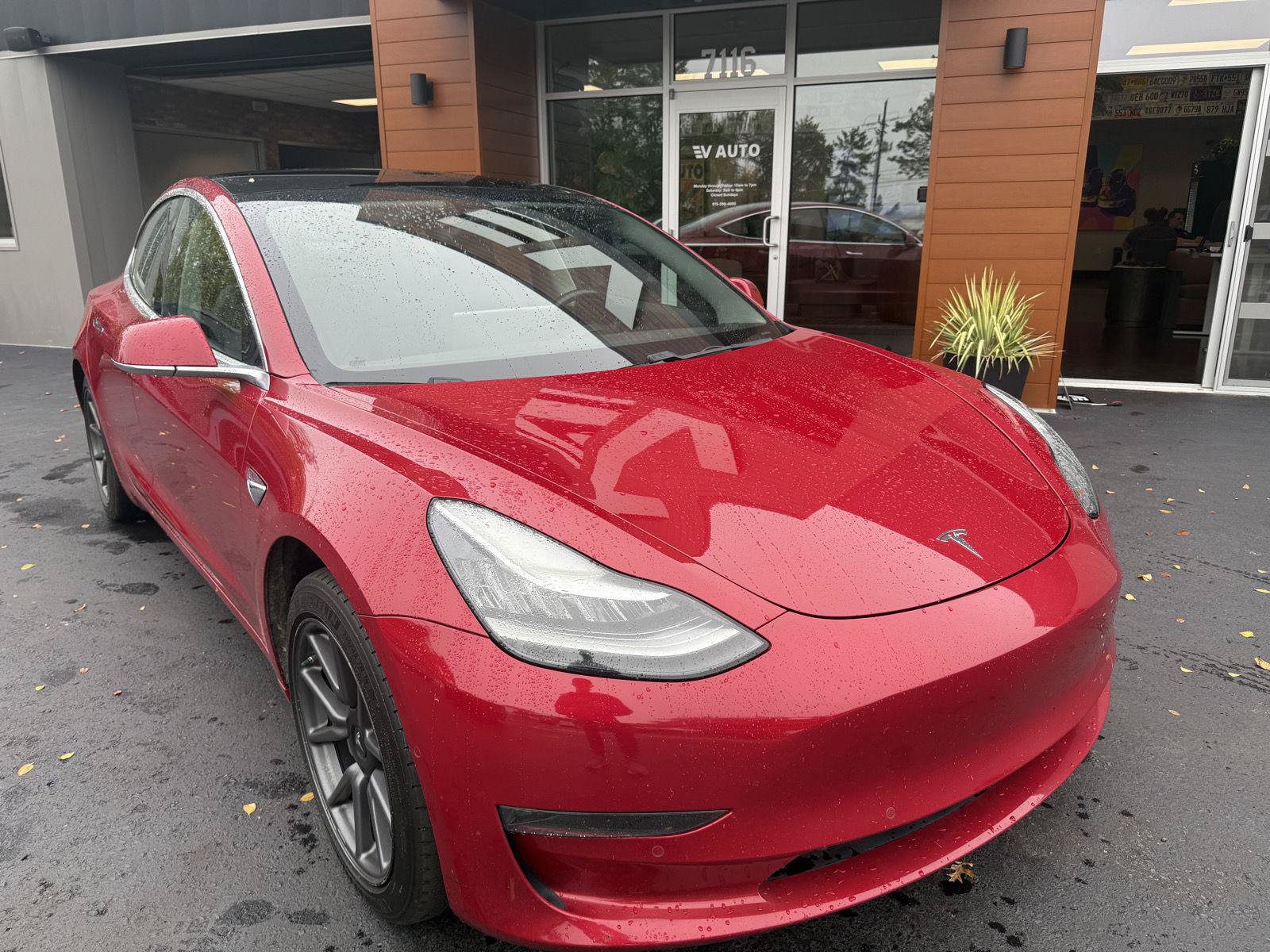 Used 2018 Tesla Model 3 Long Range RWD image 3