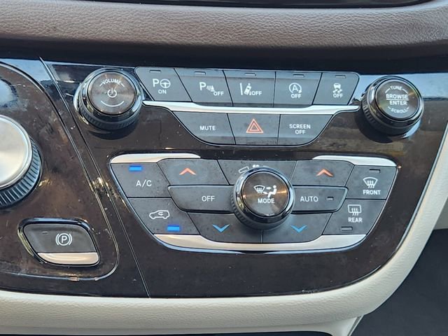 Used 2018 Chrysler Pacifica Touring-L Plus w/ Advanced Safetytec Group FWD image 19