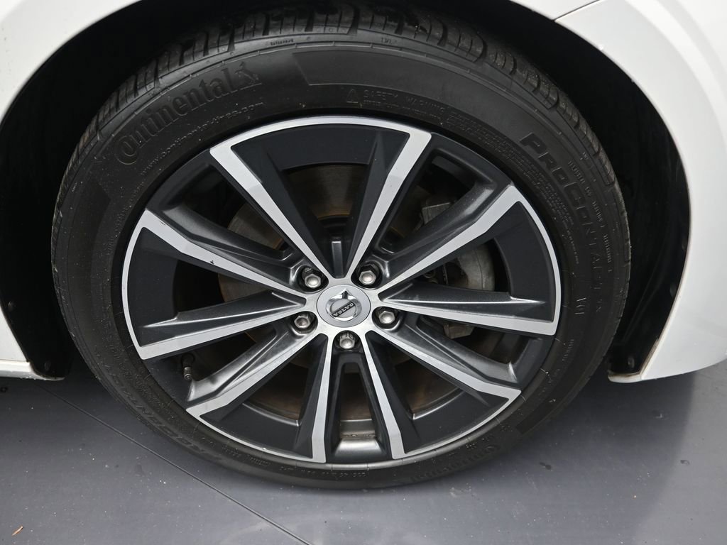 Used 2021 Volvo S60 T5 Momentum w/ Premium Package image 9