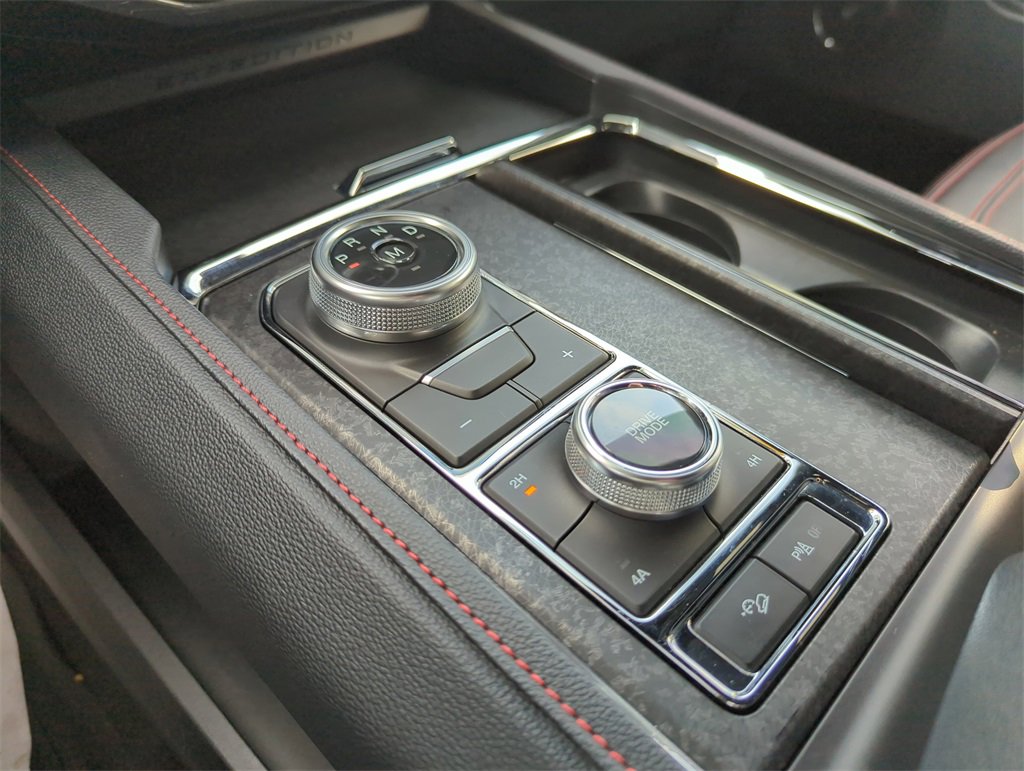 Used 2024 Ford Expedition Limited image 39