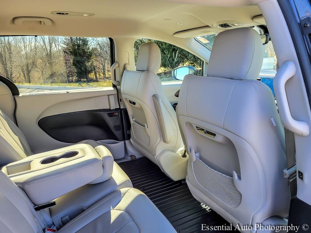 Used 2019 Chrysler Pacifica Touring-L w/ Advanced Safetytec Group image 29