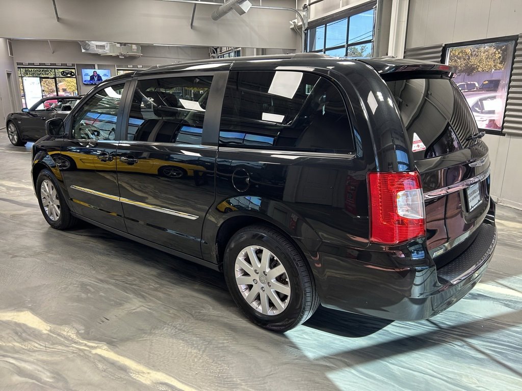 Used 2015 Chrysler Town & Country Touring image 31