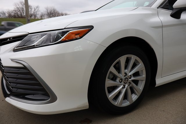 Used 2021 Toyota Camry LE image 4