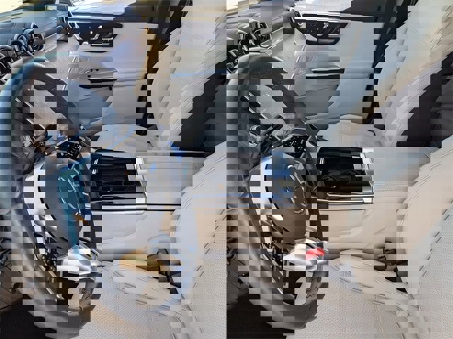 Used 2024 Mercedes-Benz GLC 300 4MATIC image 30