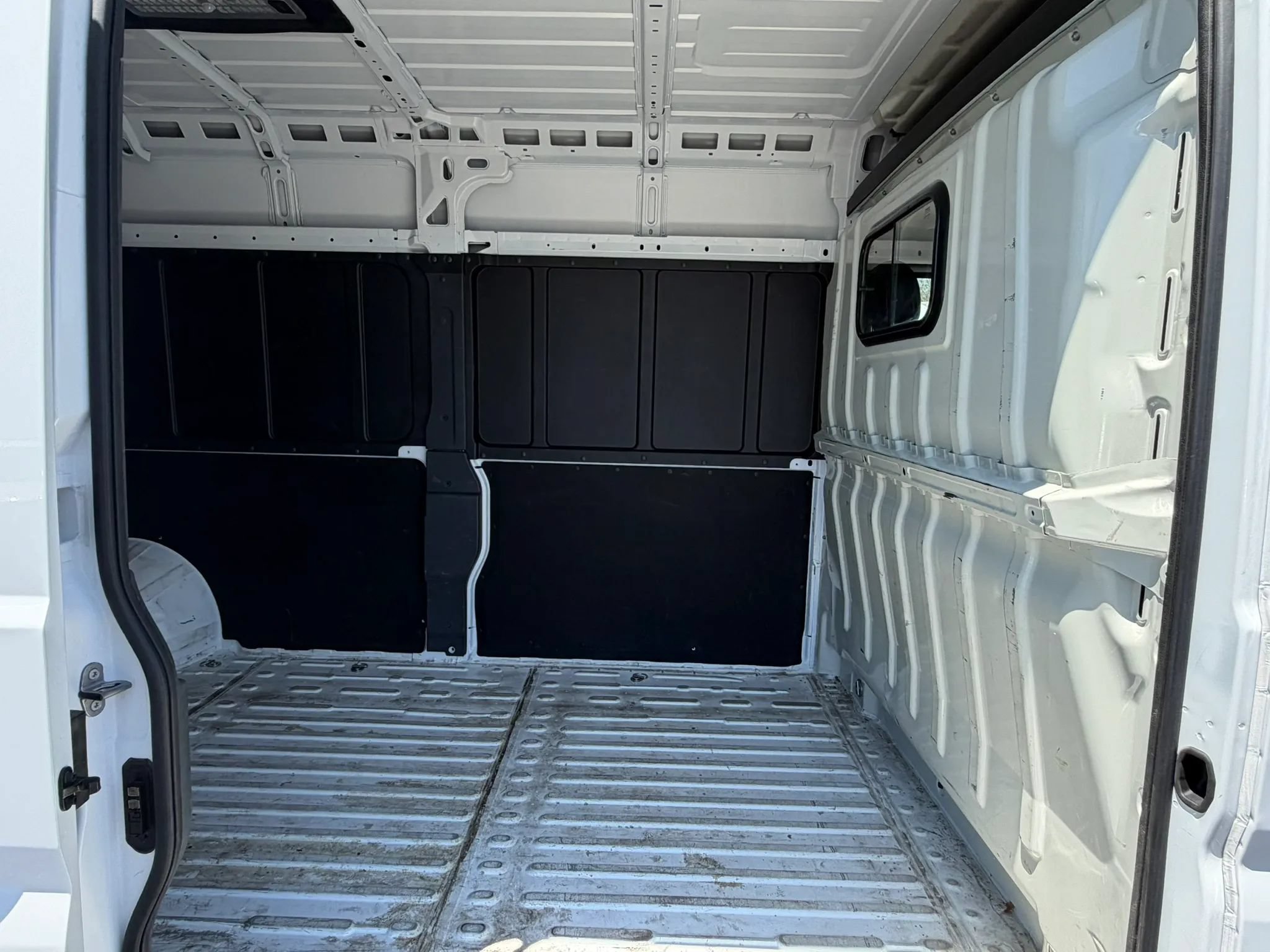 Used 2025 RAM ProMaster 2500 w/ Convenience Group FWD image 15