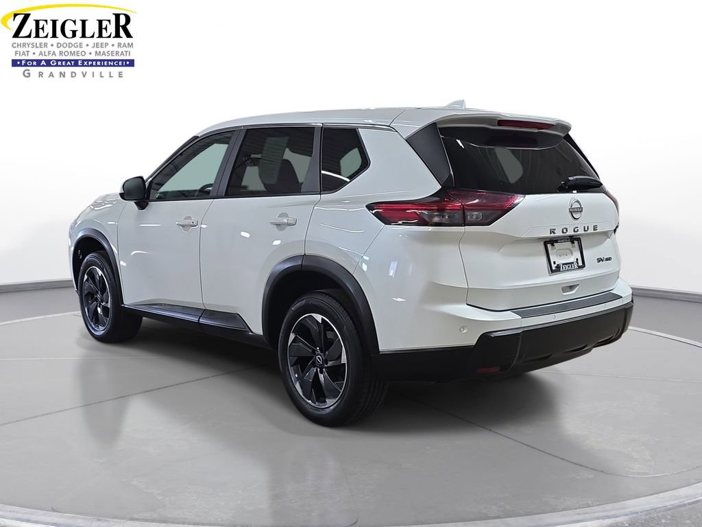 Used 2024 Nissan Rogue SV AWD/4WD image 7
