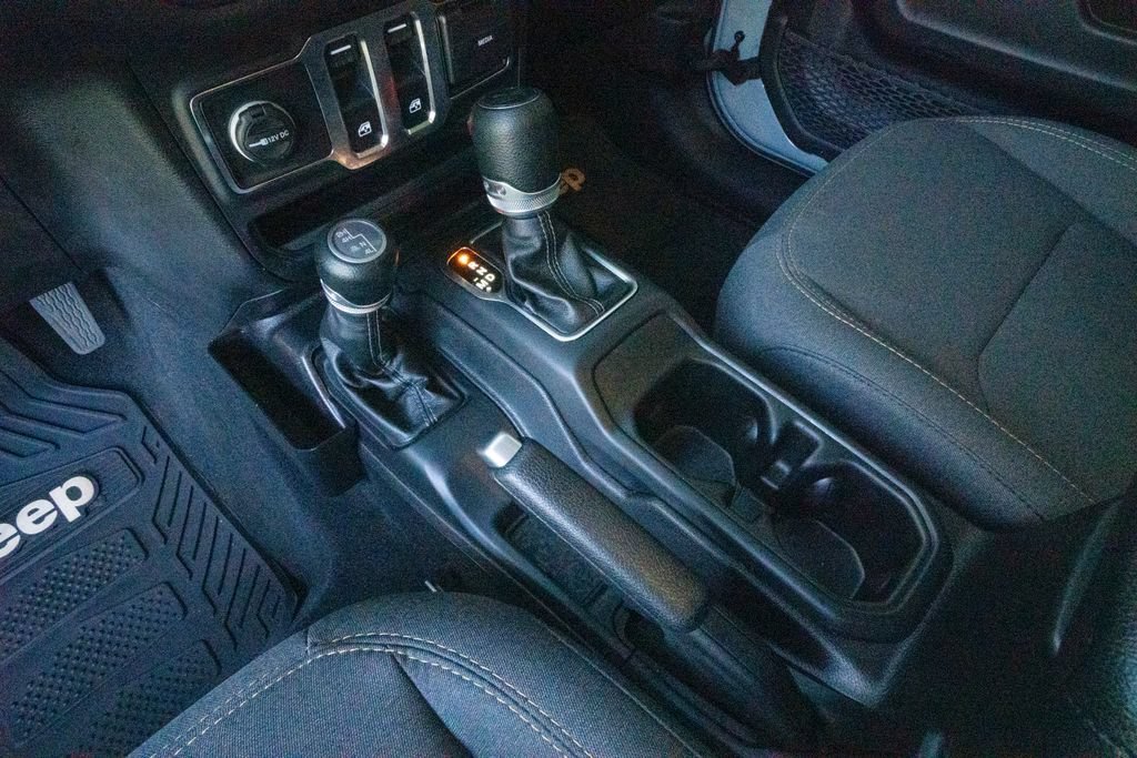 Used 2024 Jeep Wrangler Sport AWD/4WD image 10