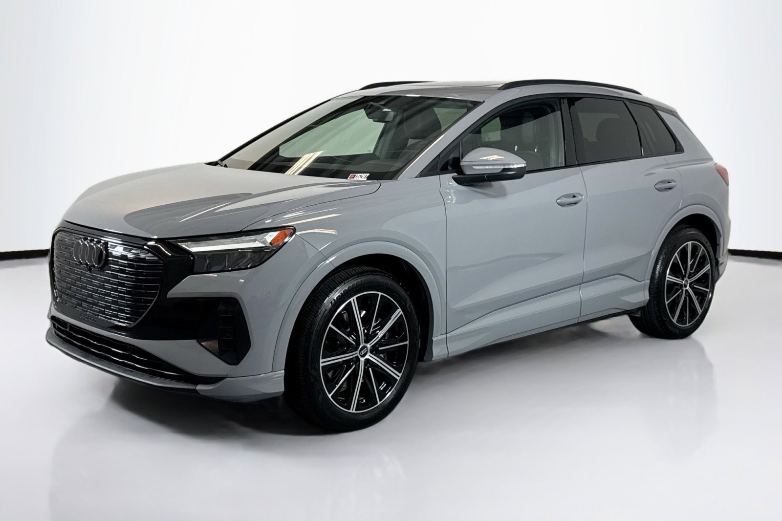 Used 2025 Audi Q4 e-tron Premium Plus image 1