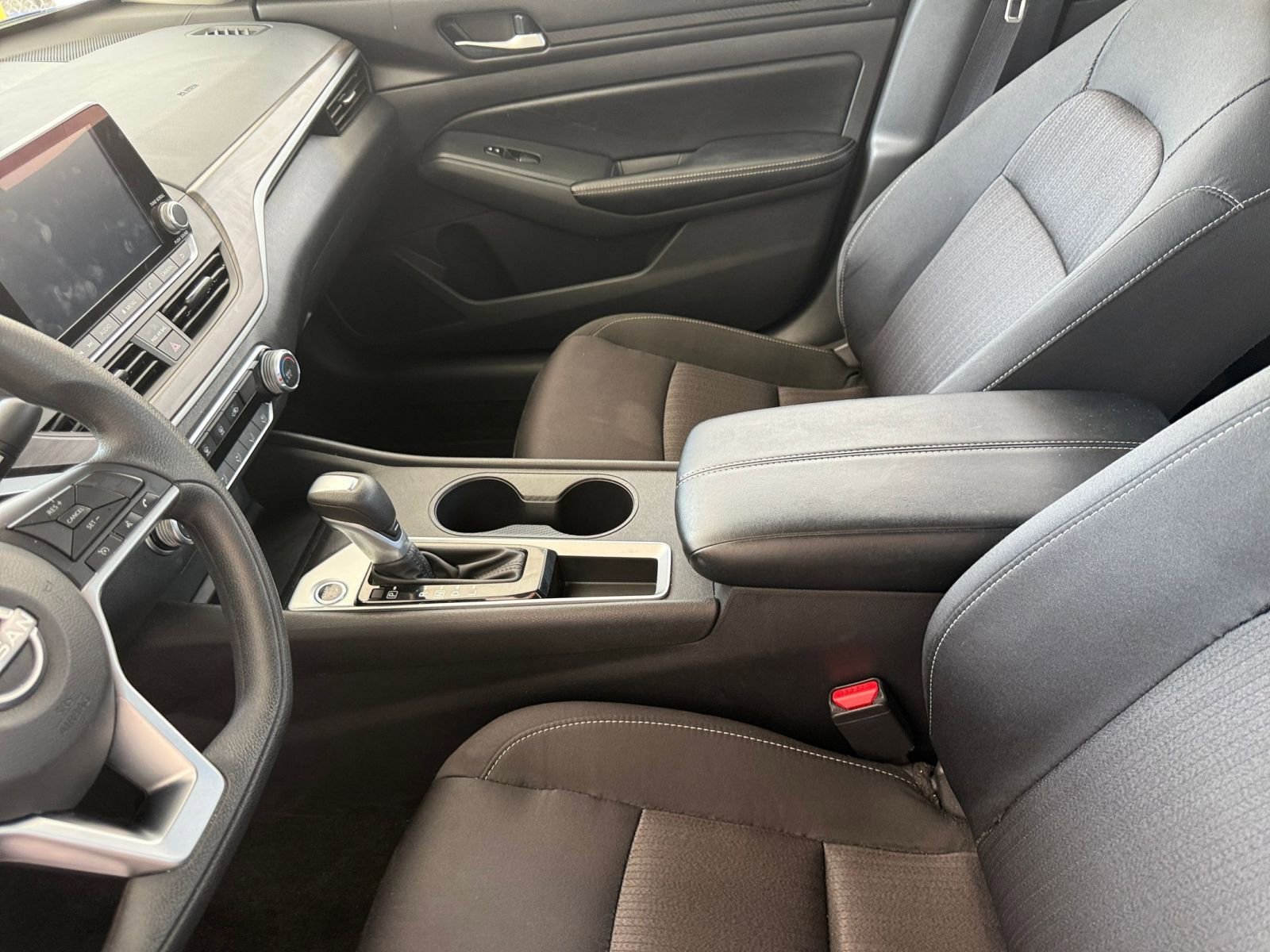 Used 2025 Nissan Altima 2.5 SV FWD image 41