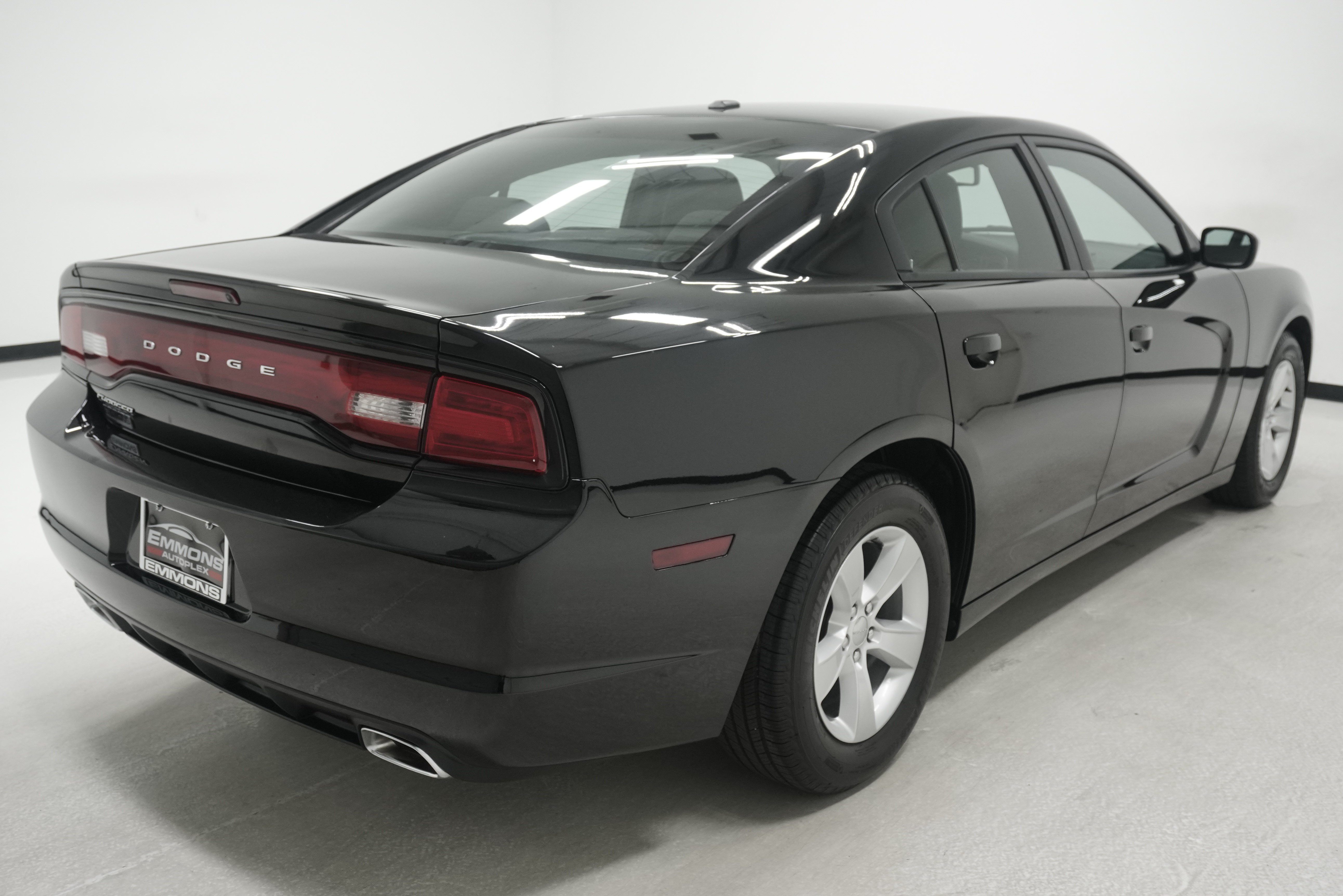 Used 2014 Dodge Charger SE w/ Connectivity Group RWD image 4