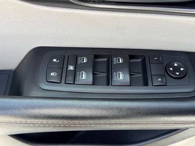 Used 2020 Chrysler Pacifica Touring-L Plus FWD image 9