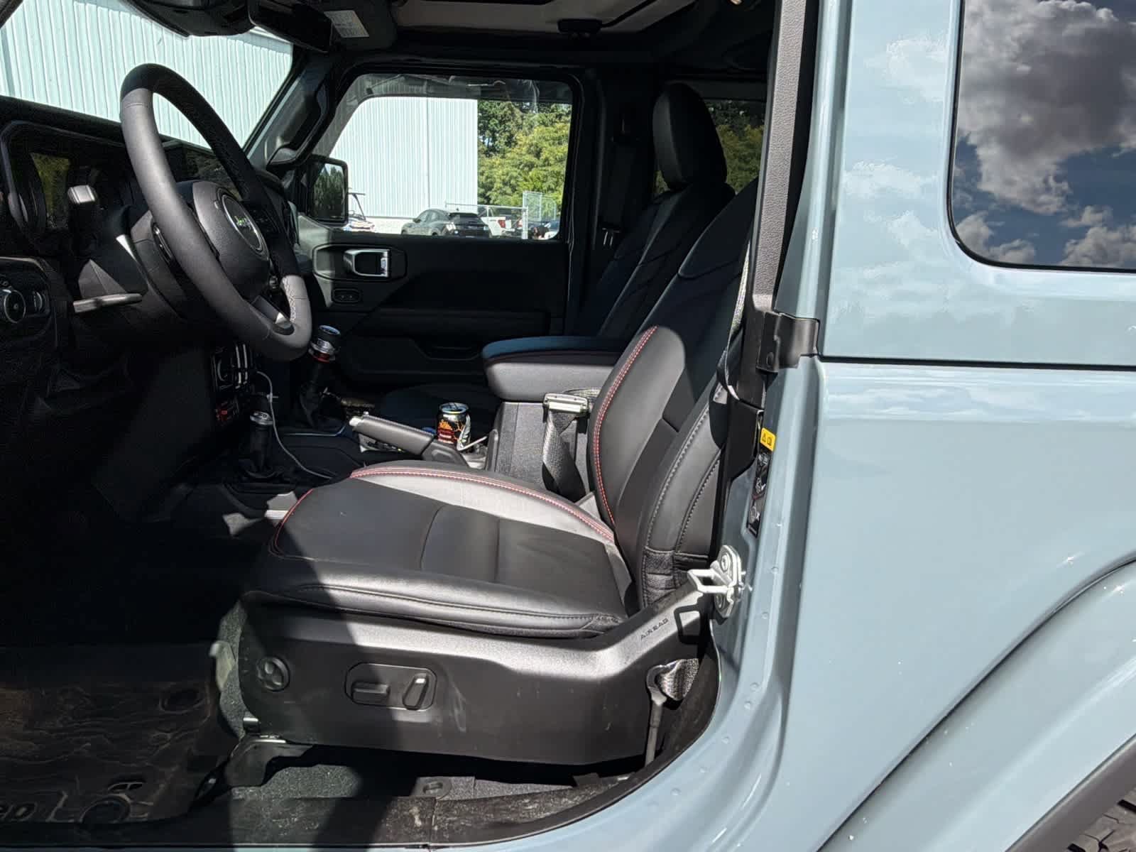 Used 2025 Jeep Wrangler Rubicon AWD/4WD image 5