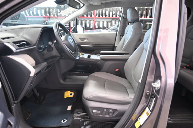 Used 2021 Toyota Sienna XLE w/ XLE Plus Package FWD image 10
