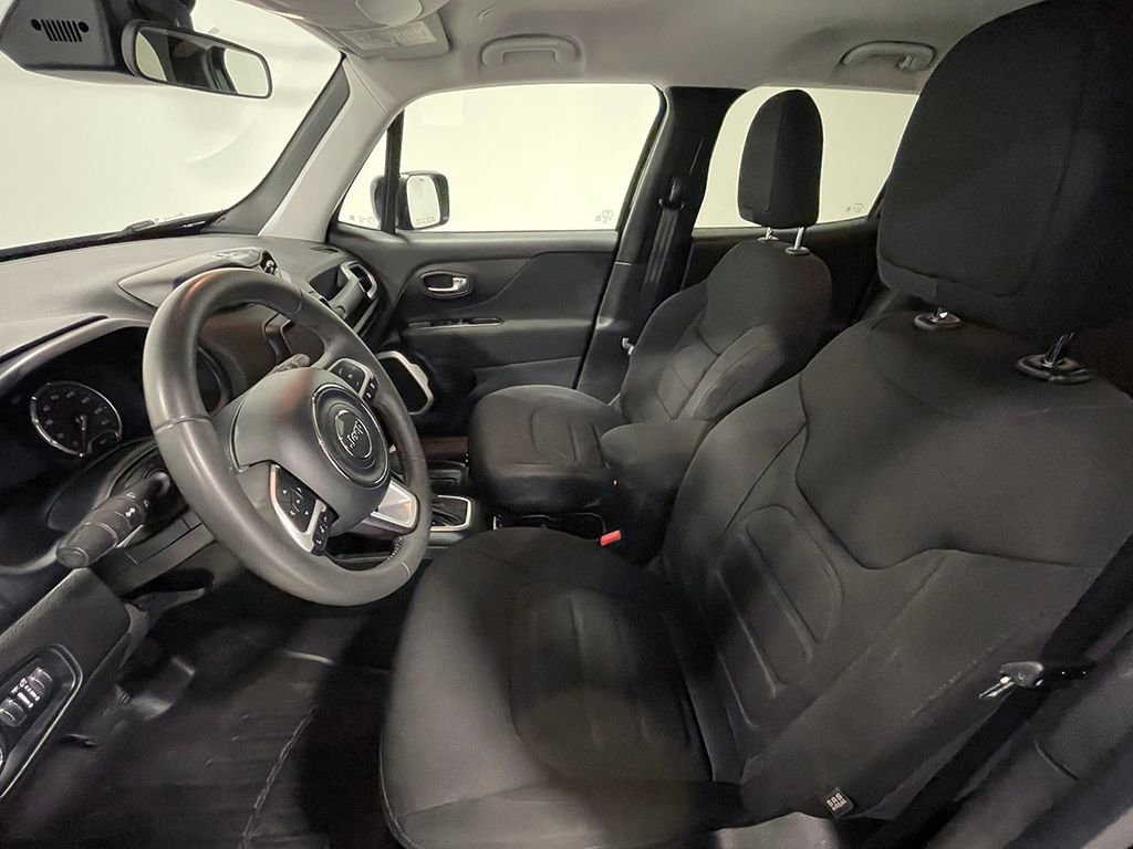 Used 2021 Jeep Renegade Latitude w/ Luxury Group I AWD/4WD image 3