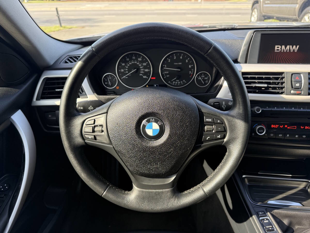 Used 2014 BMW 320i 320i 4dr Sedan image 18