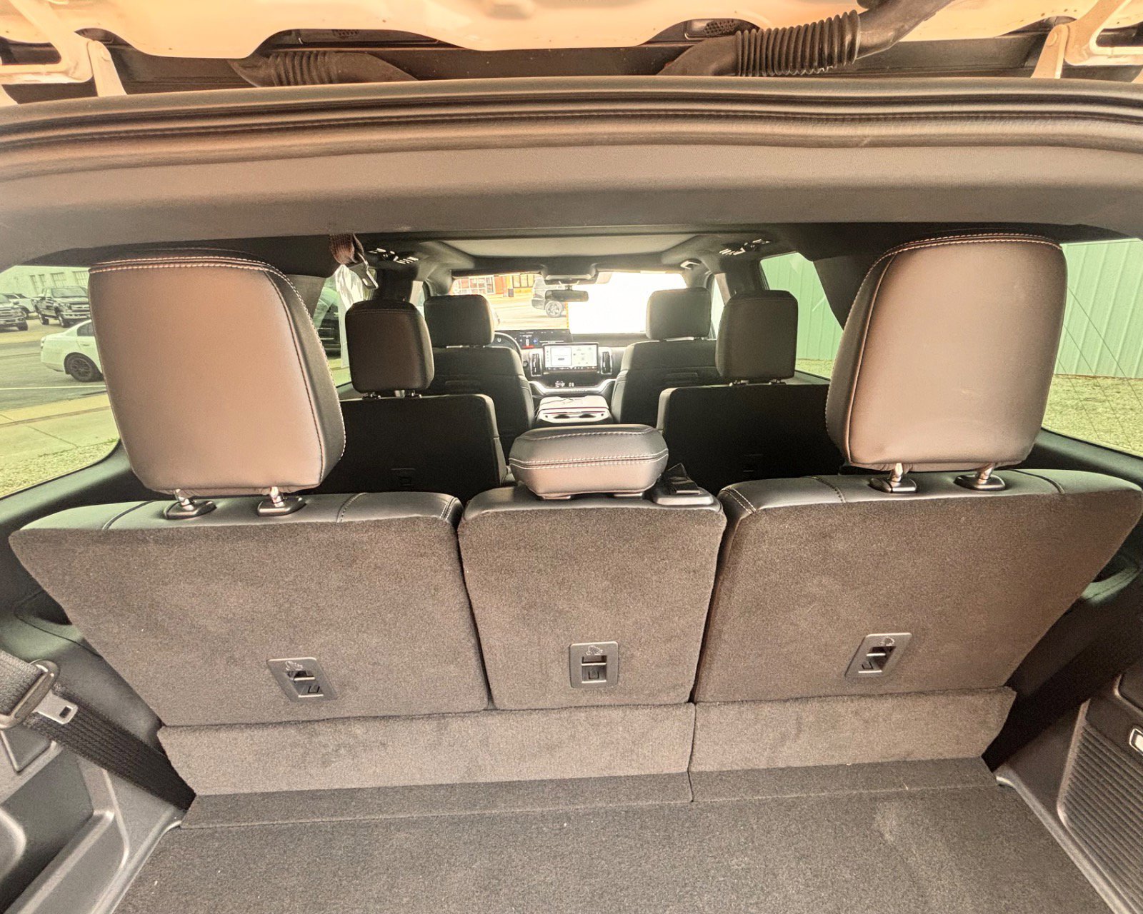 Certified 2025 Ford Expedition Platinum w/ Stealth Appearance Package image 5