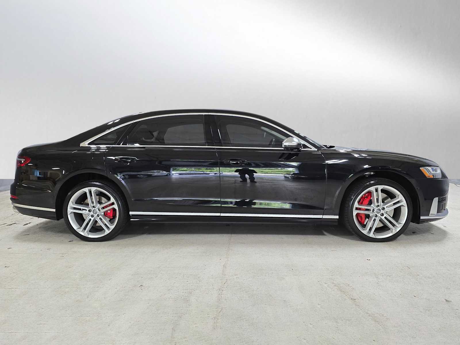 Used 2020 Audi S8 L w/ S8 Executive Package AWD/4WD image 2