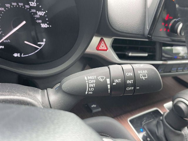 Certified 2025 Toyota Sienna XLE FWD image 26